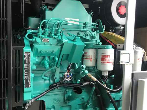 Cummins từ bỏ màu xanh huyền thoại